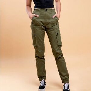 Wondery Outdoors Isabel Outdoor Pants Olive Green Size Medium Tall Hiking